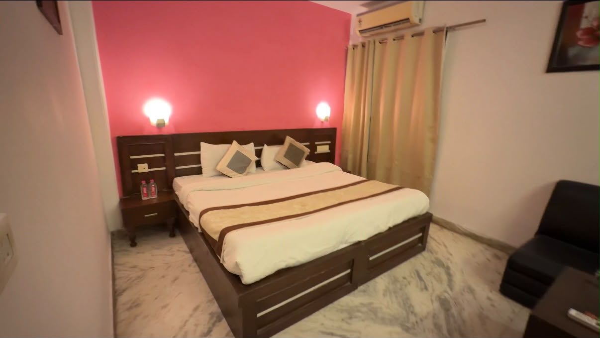 Hotel Tara Palace Deluxe Double Bed Room Agra